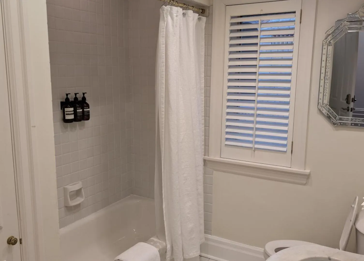 Hazelton Heritage Toronto 0*,